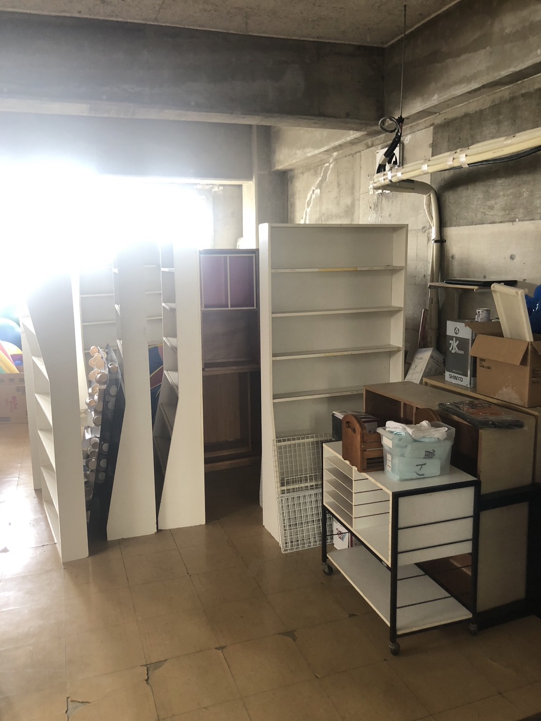 商業ビル、鉄筋コンクリート4階建てでの残置物撤去を行いました。