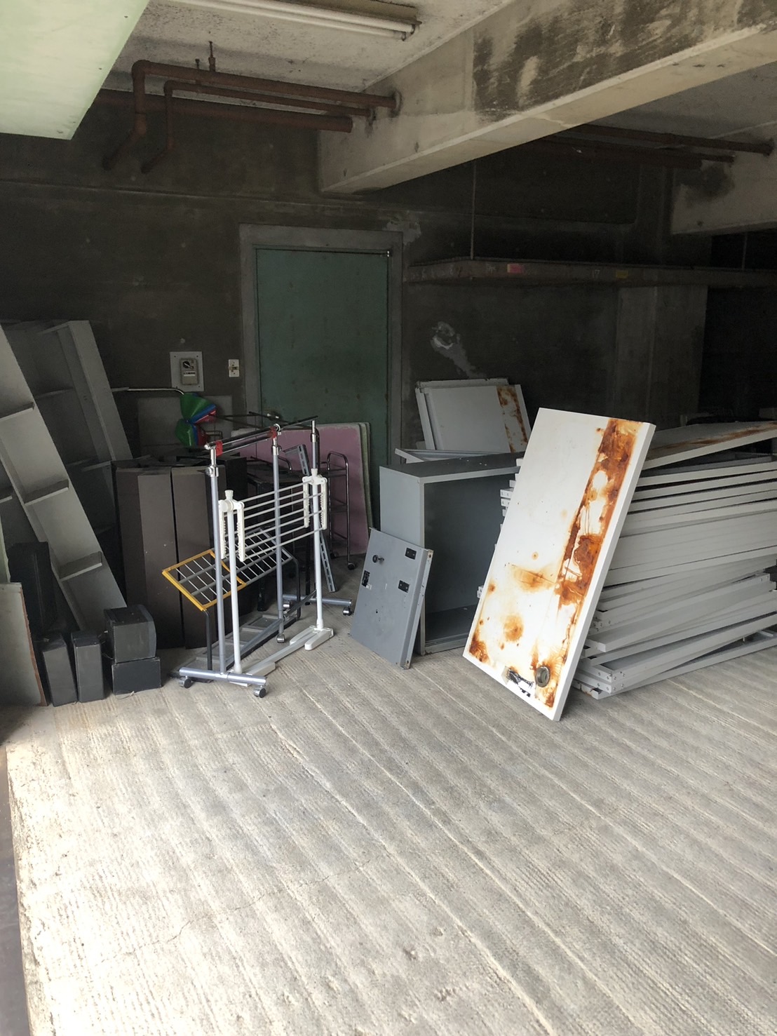 商業ビル、鉄筋コンクリート4階建てでの残置物撤去を行いました。