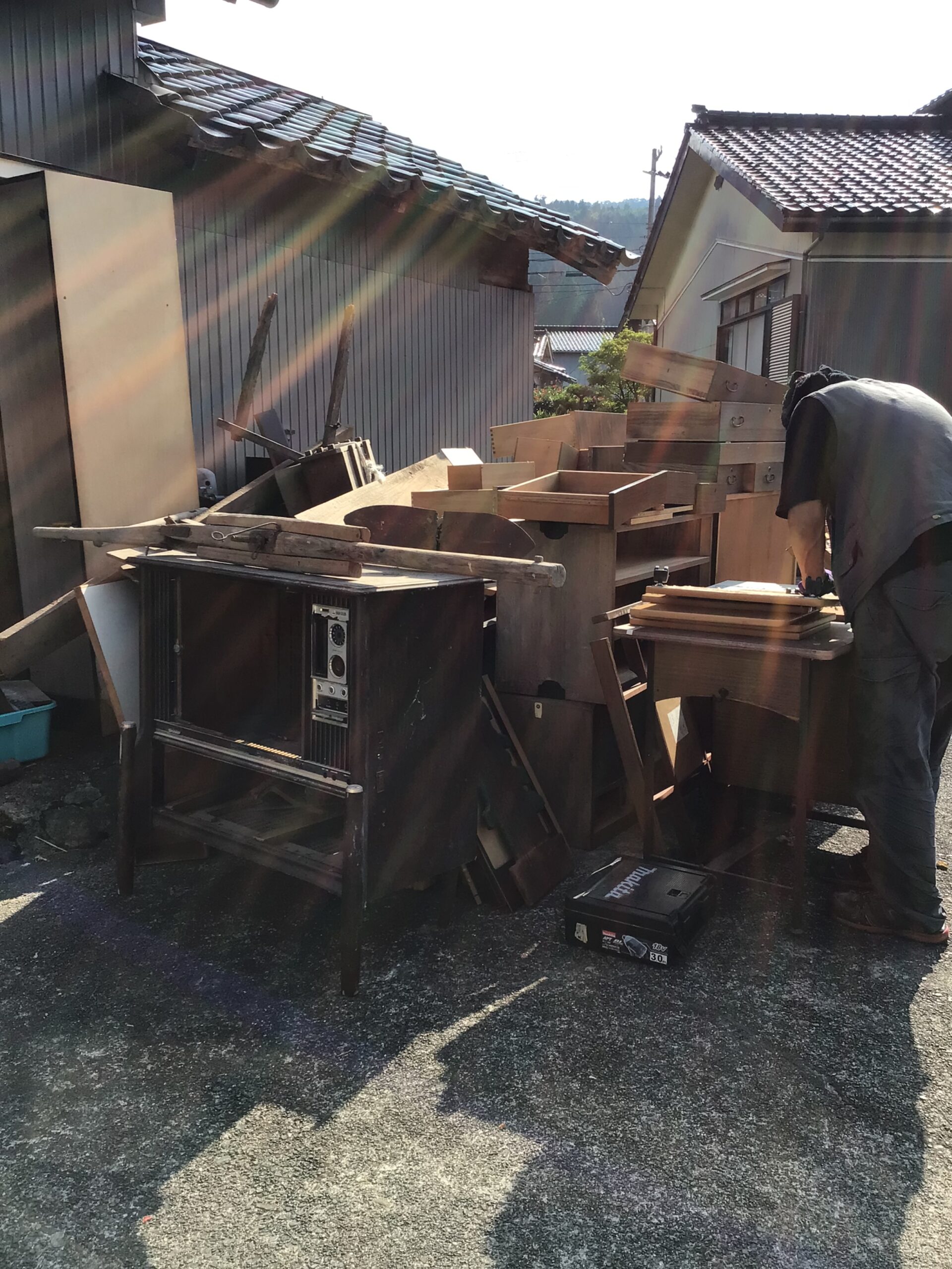 6LDK木造住宅一軒家・納屋2棟の遺品整理作業を行いました。