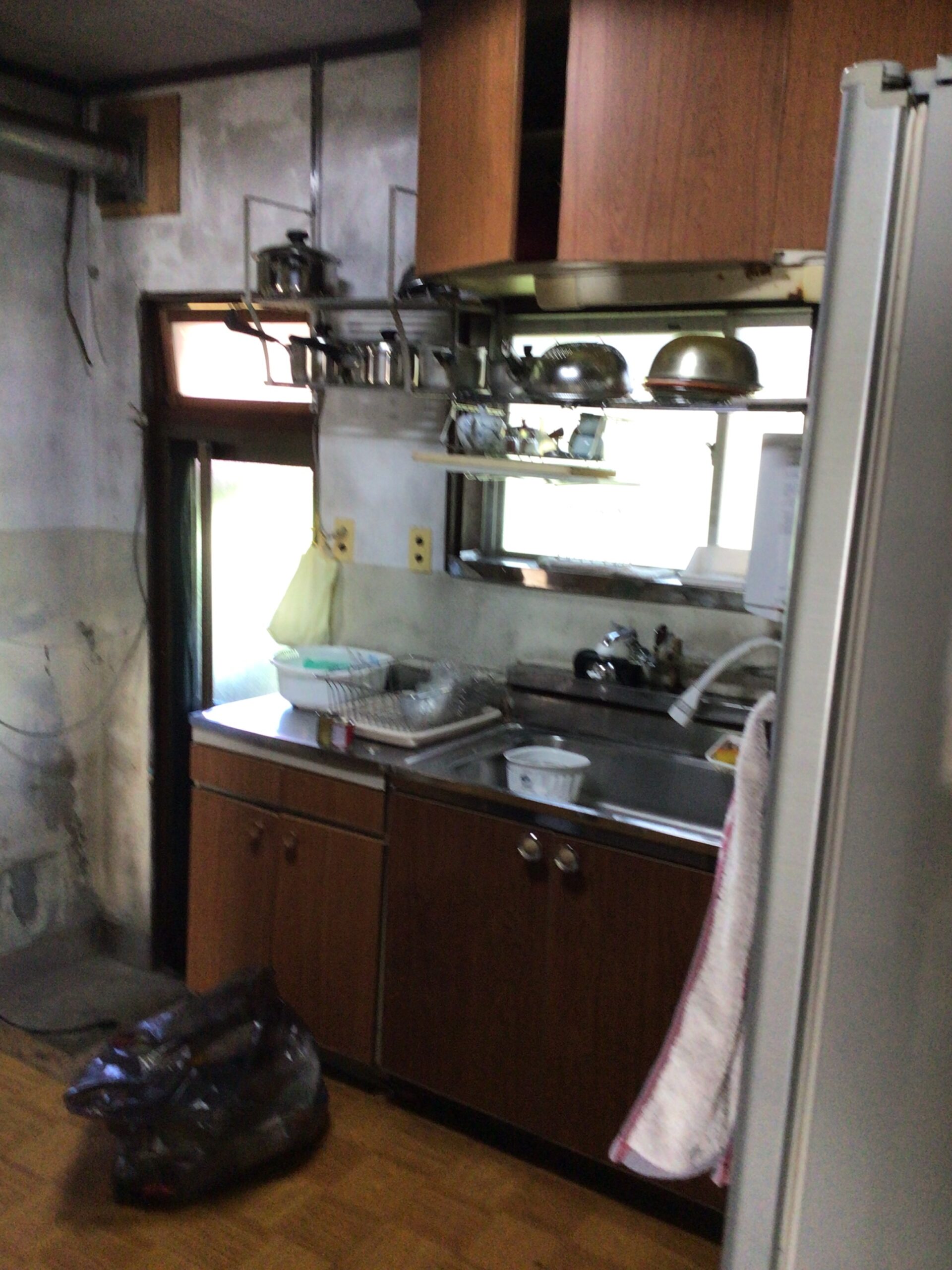 木造住宅一軒家、屋根裏あり・車庫付きの残置処分整理作業を行いました。