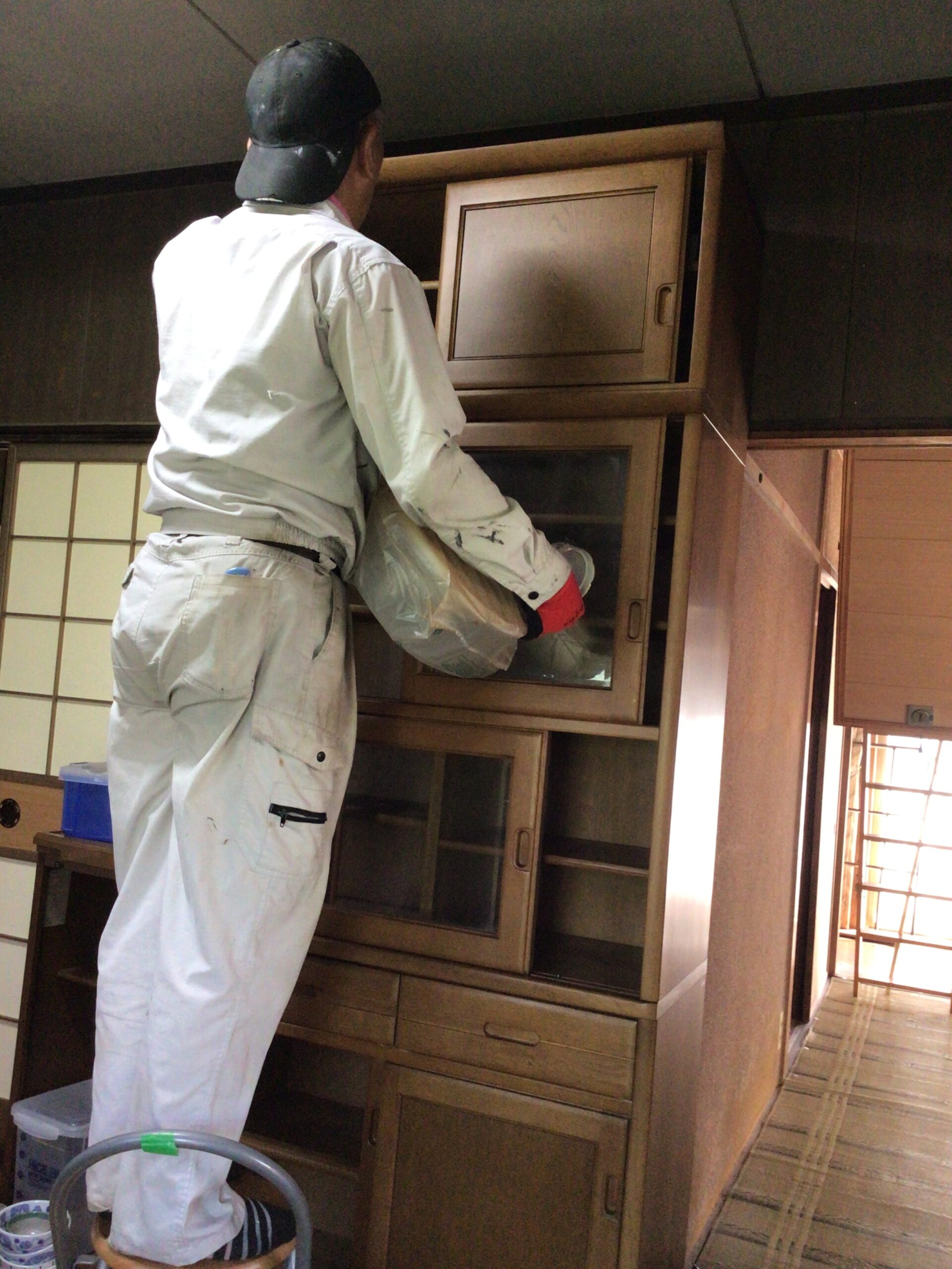 木造住宅一軒家、屋根裏あり・車庫付きの残置処分整理作業を行いました。