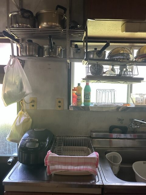 木造住宅一軒家、屋根裏あり・車庫付きの残置処分整理作業を行いました。