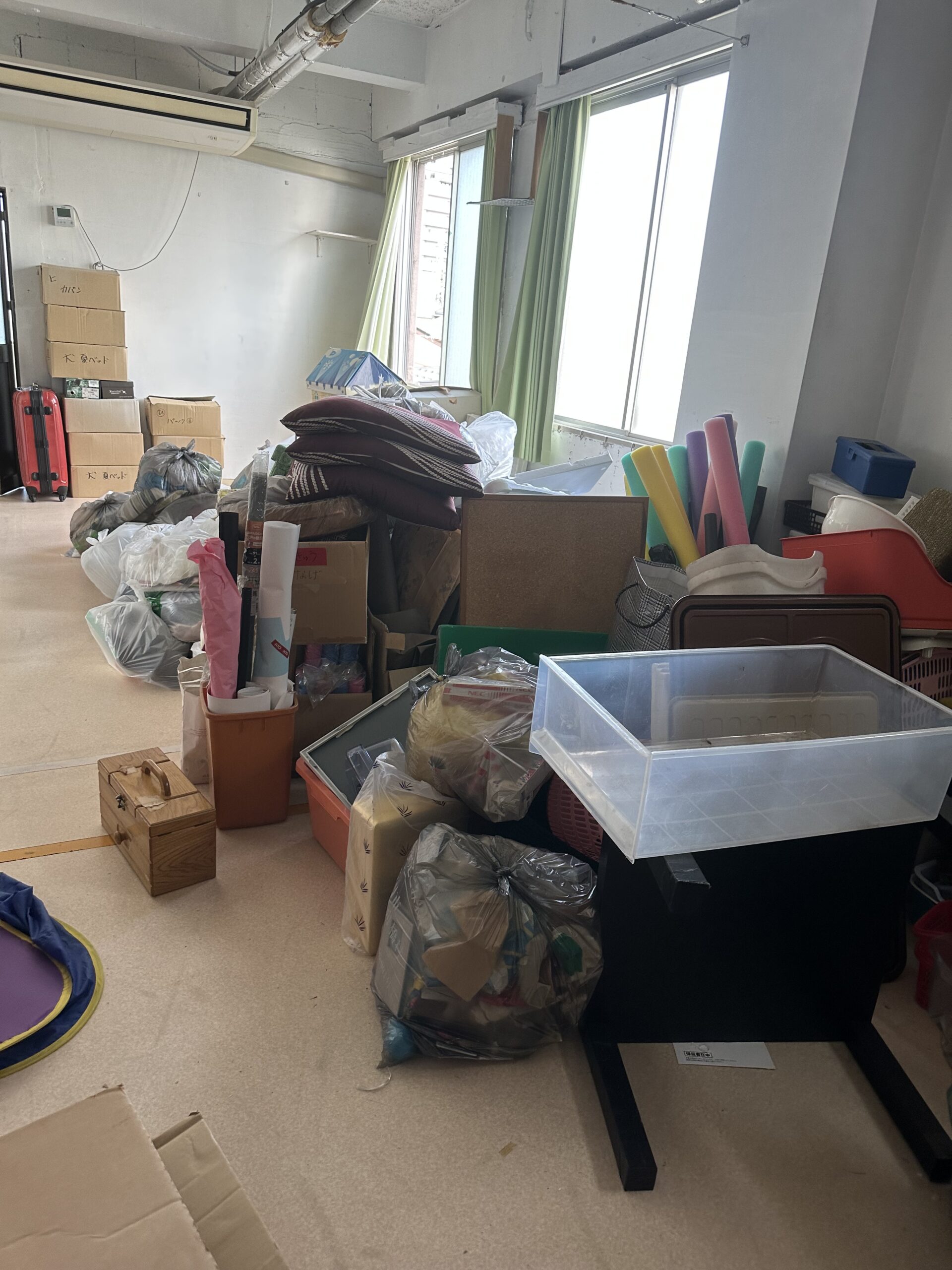商業ビル、鉄筋コンクリート4階建てでの残置物撤去を行いました。