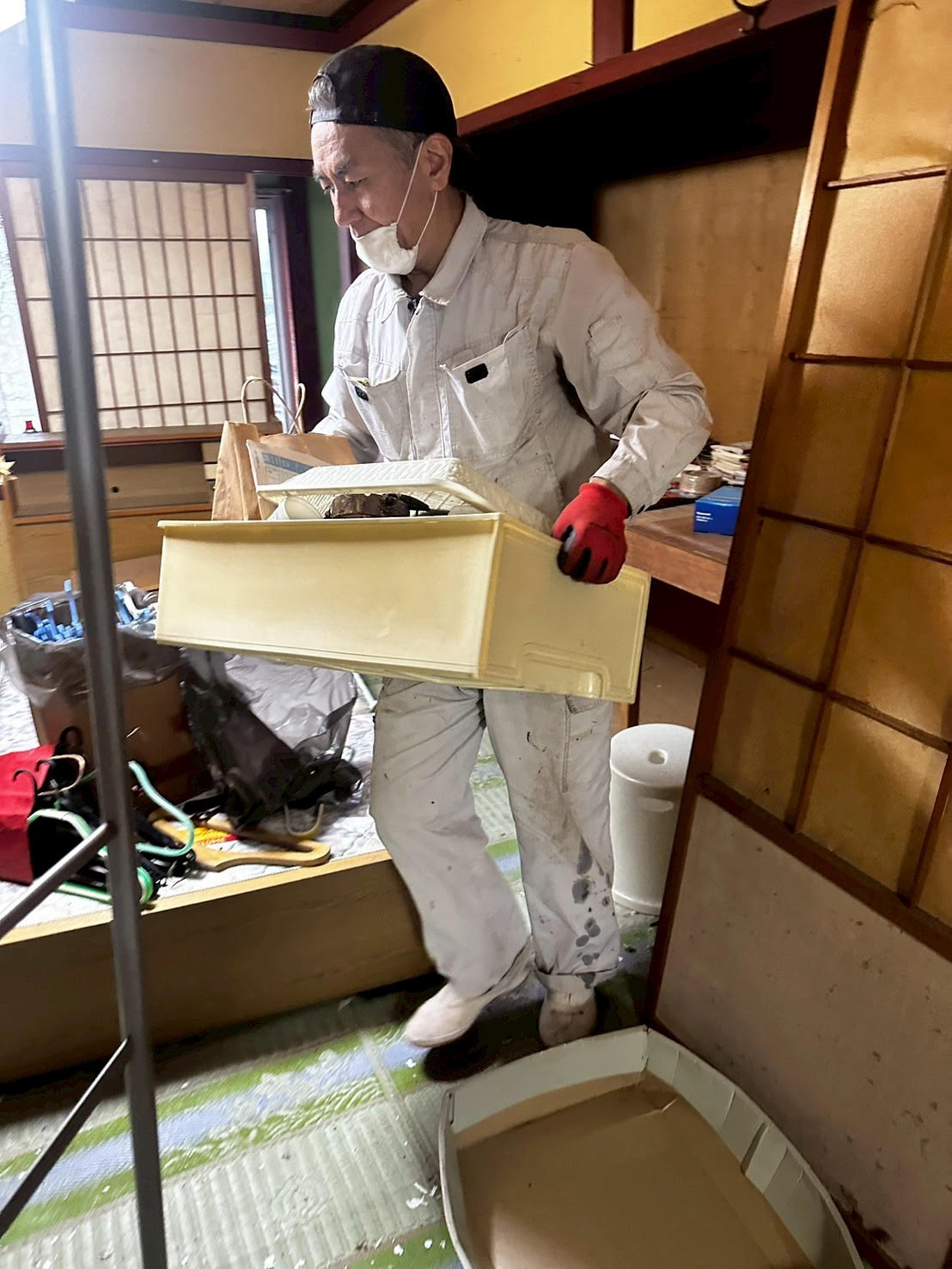 木造住宅２階建・納屋２棟の遺品整理を行いました。