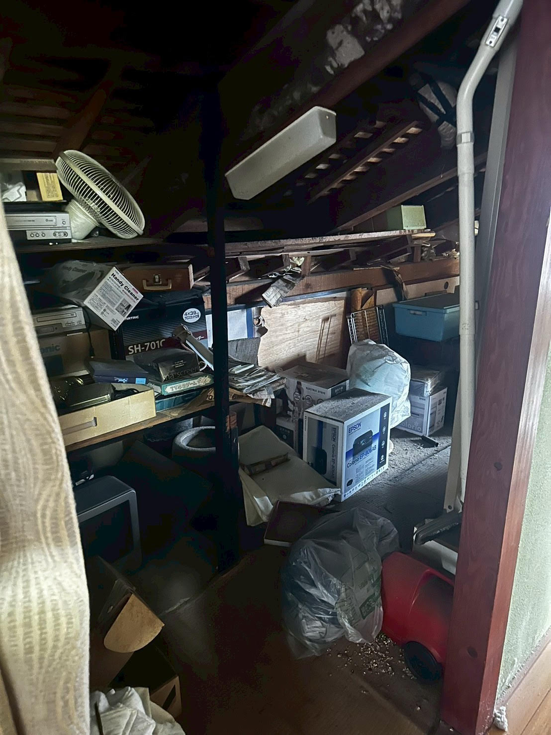 木造住宅２階建・納屋２棟の遺品整理を行いました。