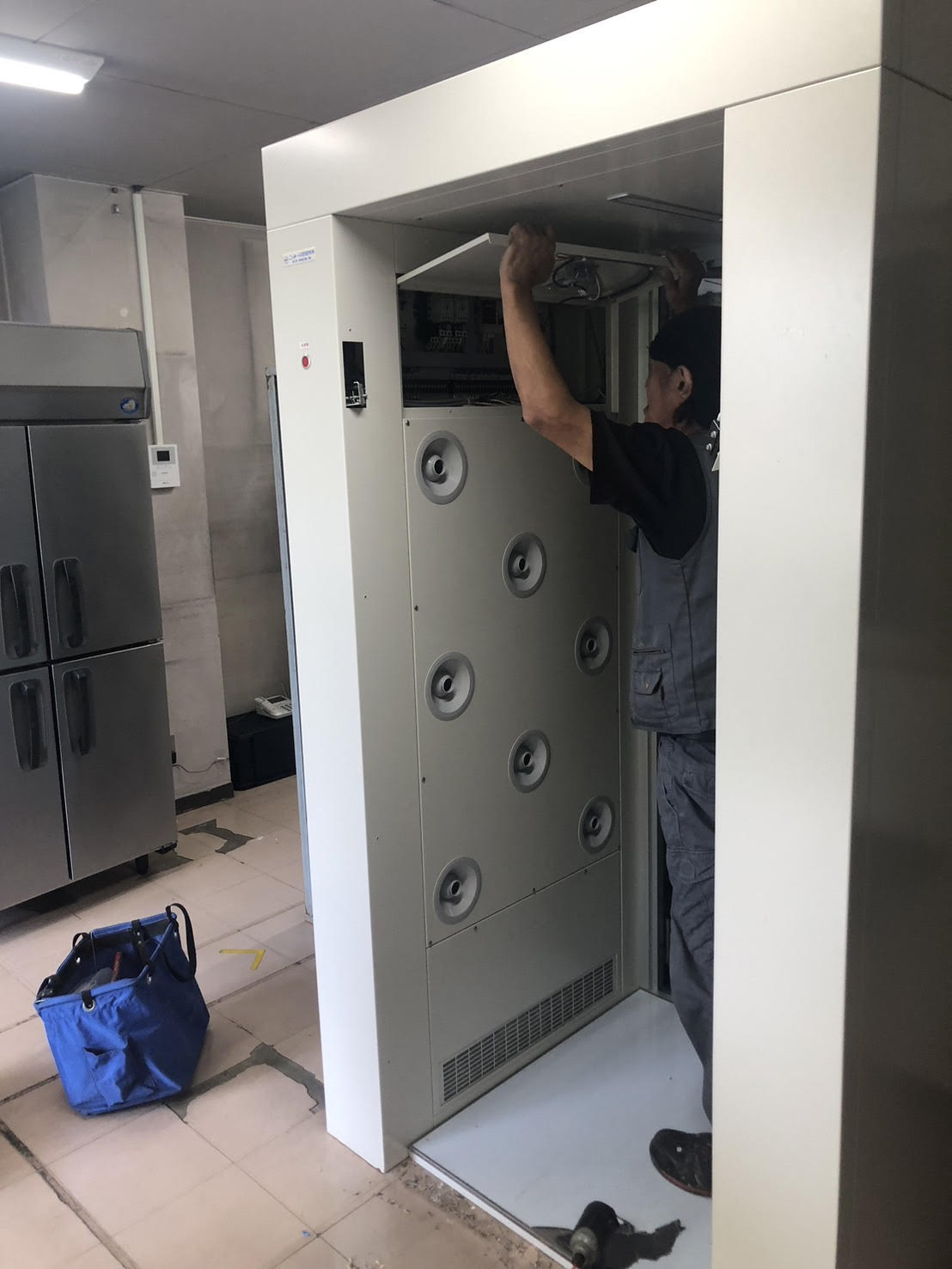 商業ビル、鉄筋コンクリート4階建てでの残置物撤去を行いました。