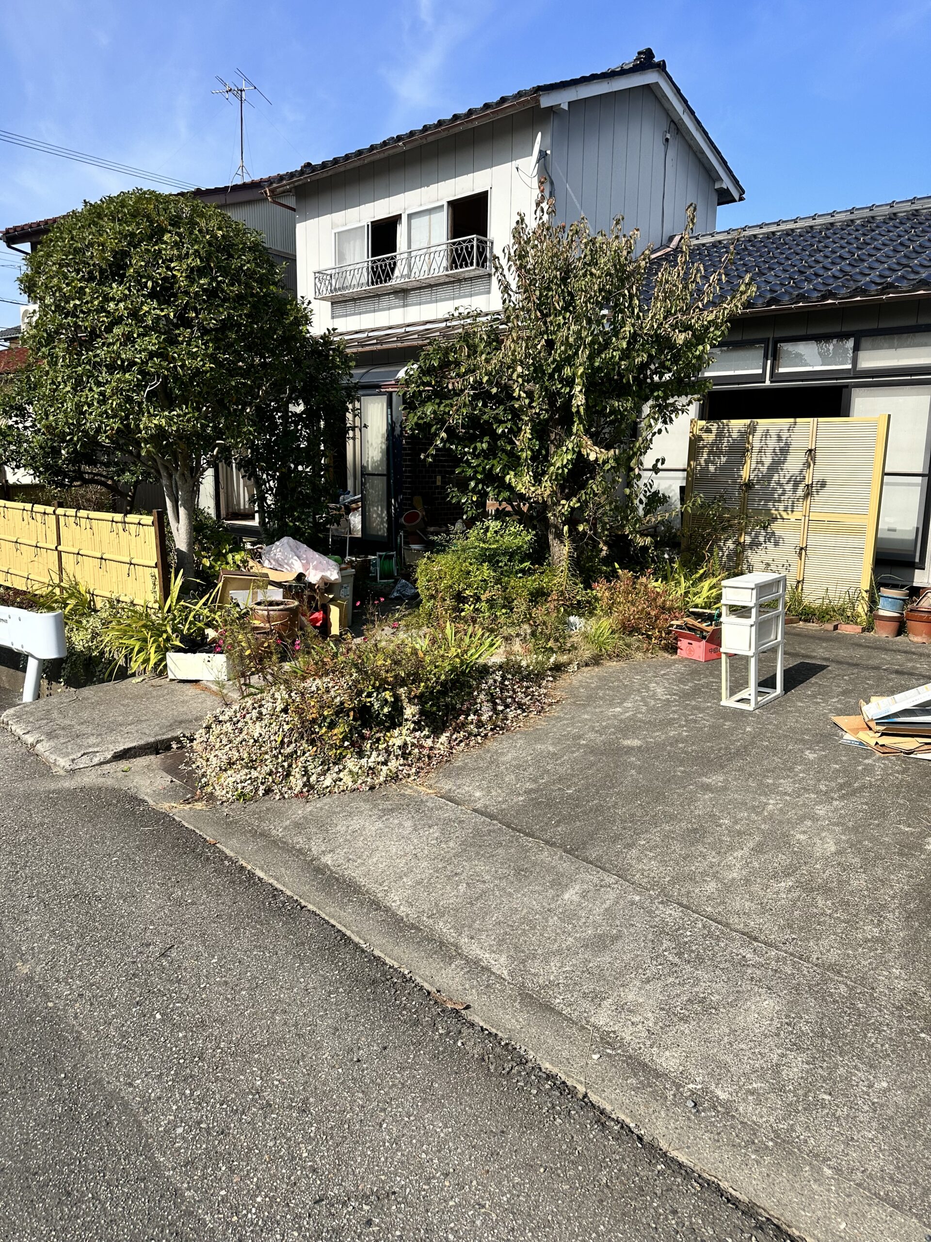 木造住宅での残置物撤去を行いました。