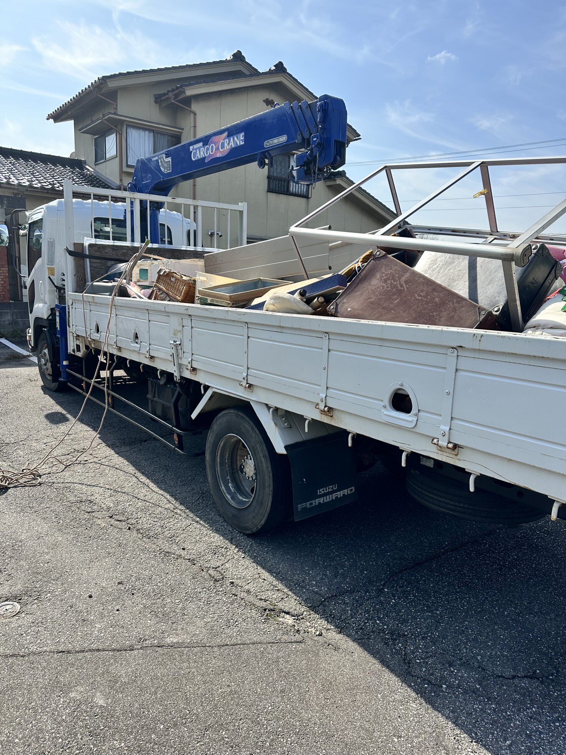 木造住宅での残置物撤去を行いました。
