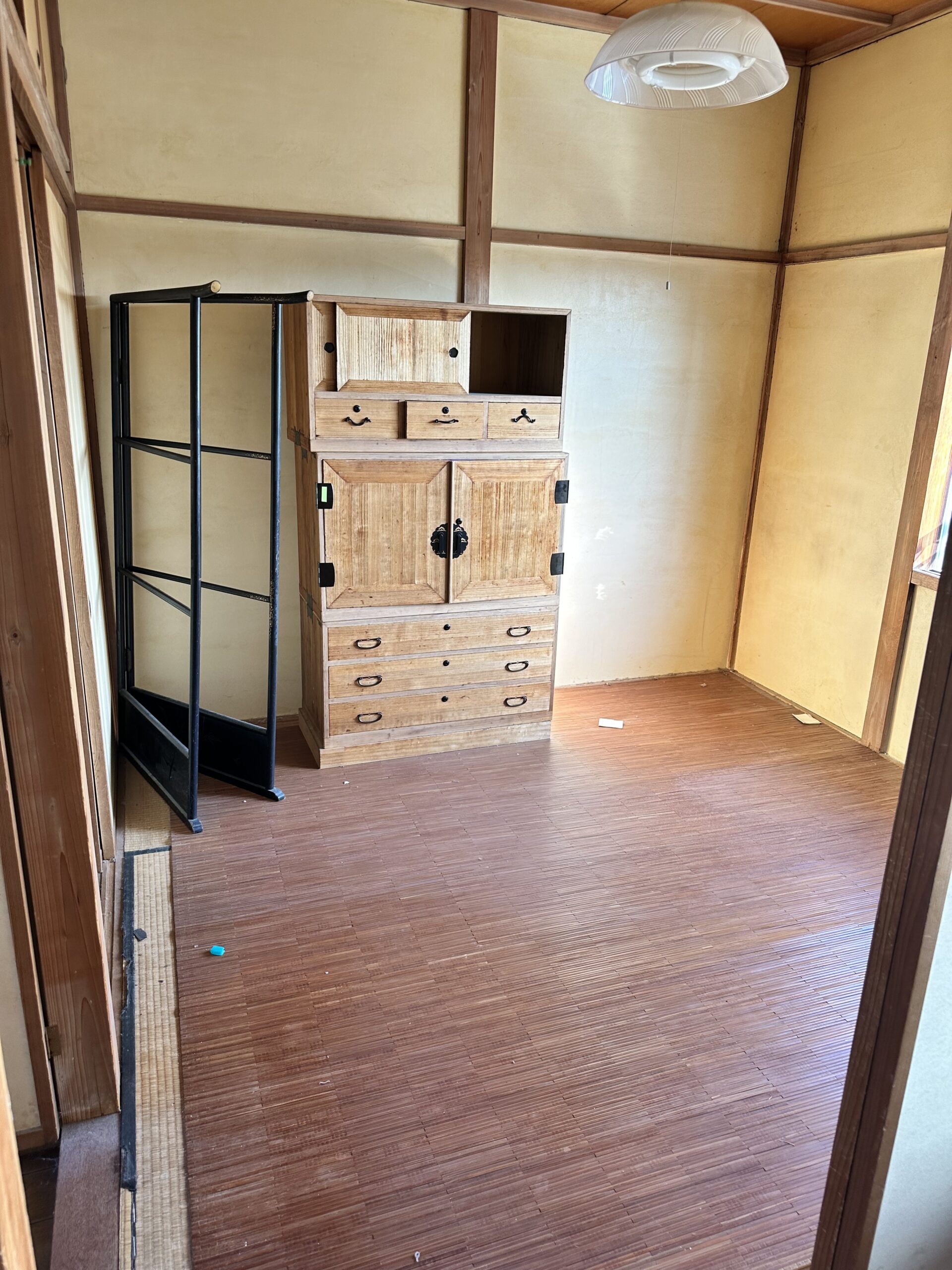 木造住宅での残置物撤去を行いました。