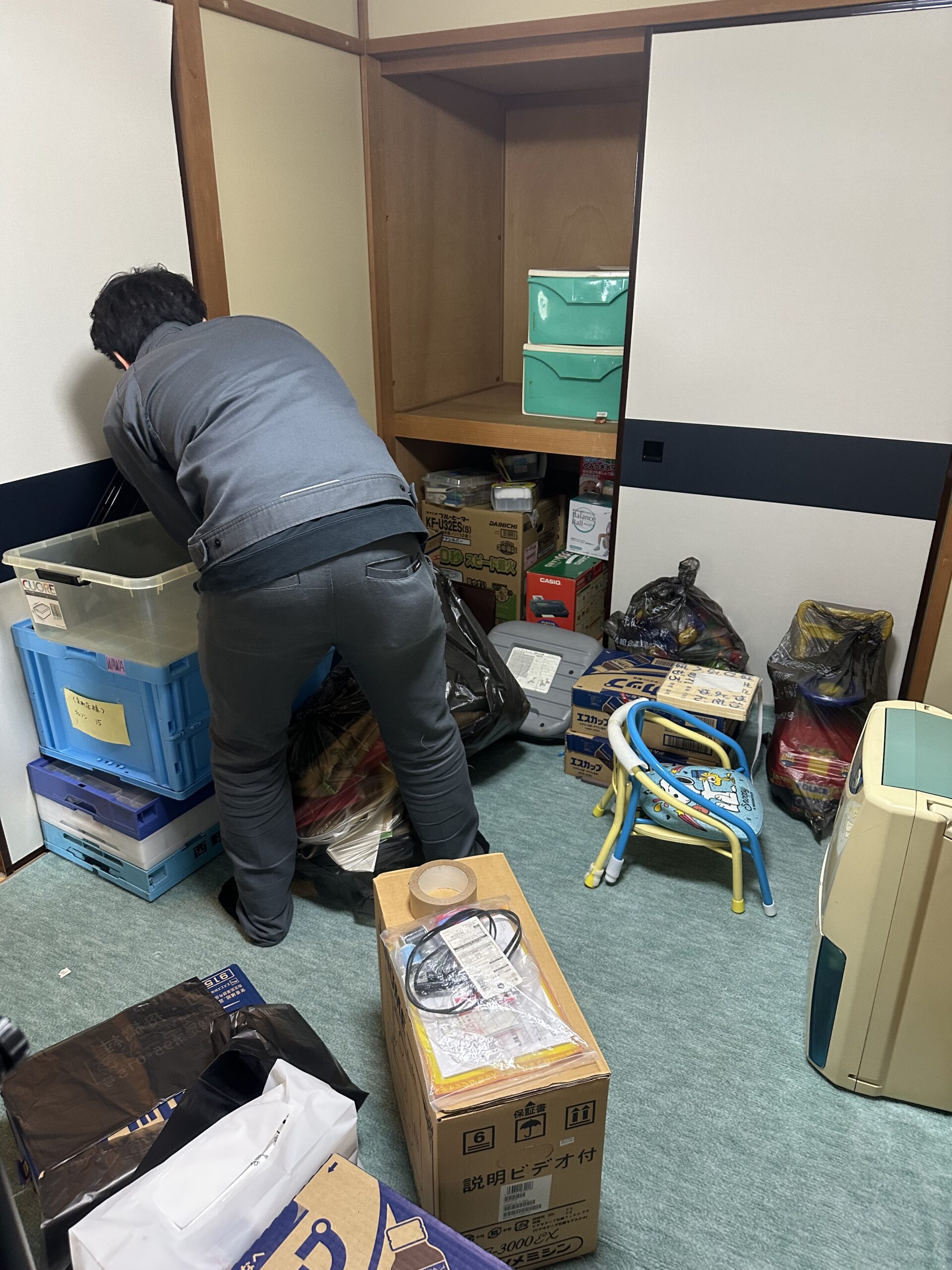 市営住宅での残置物作業を行いました。