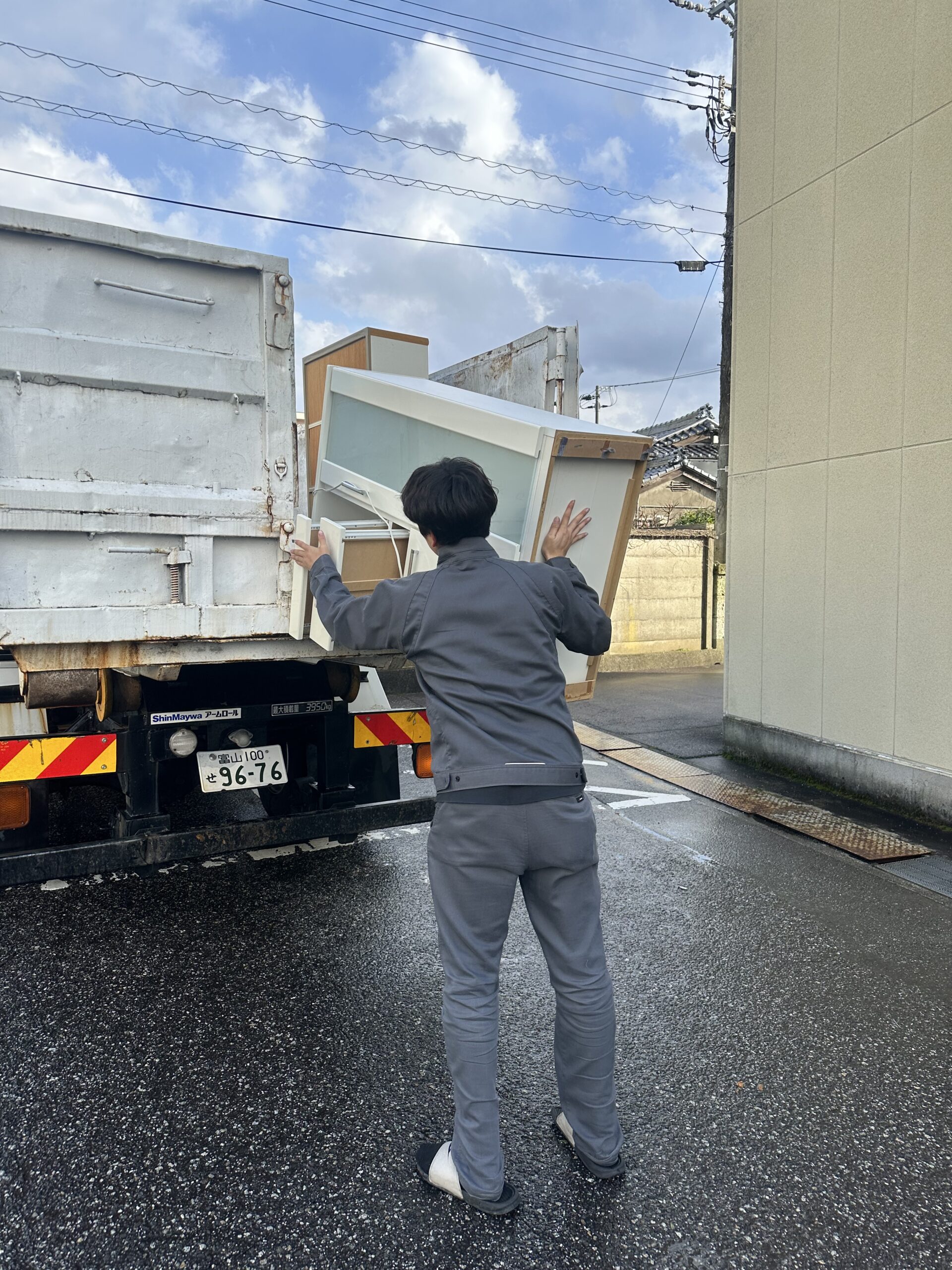 市営住宅での残置物作業を行いました。