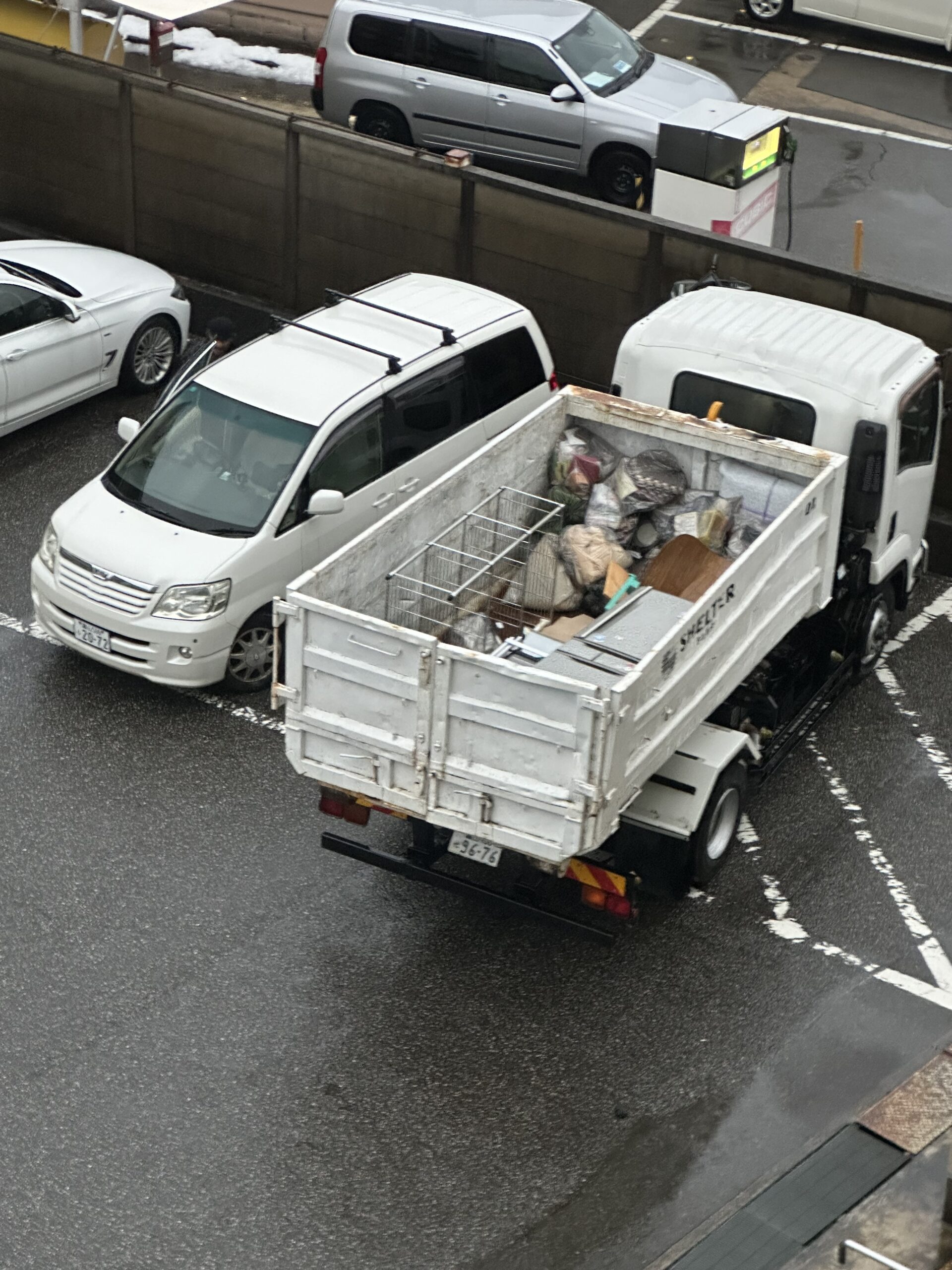 市営住宅での残置物作業を行いました。